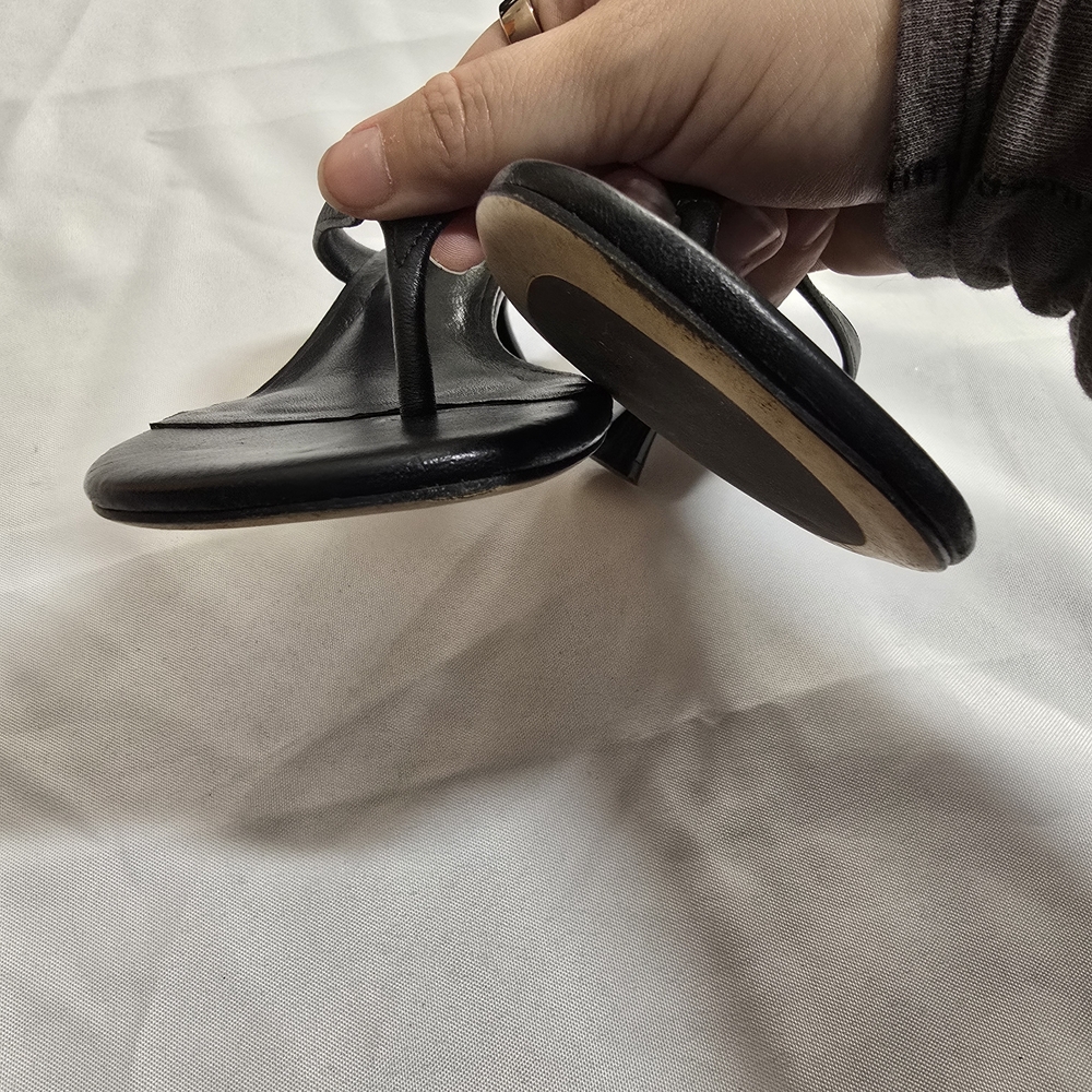 Tony Bianco Black Kitten Heel Thong Mules - Picture 7 of 8